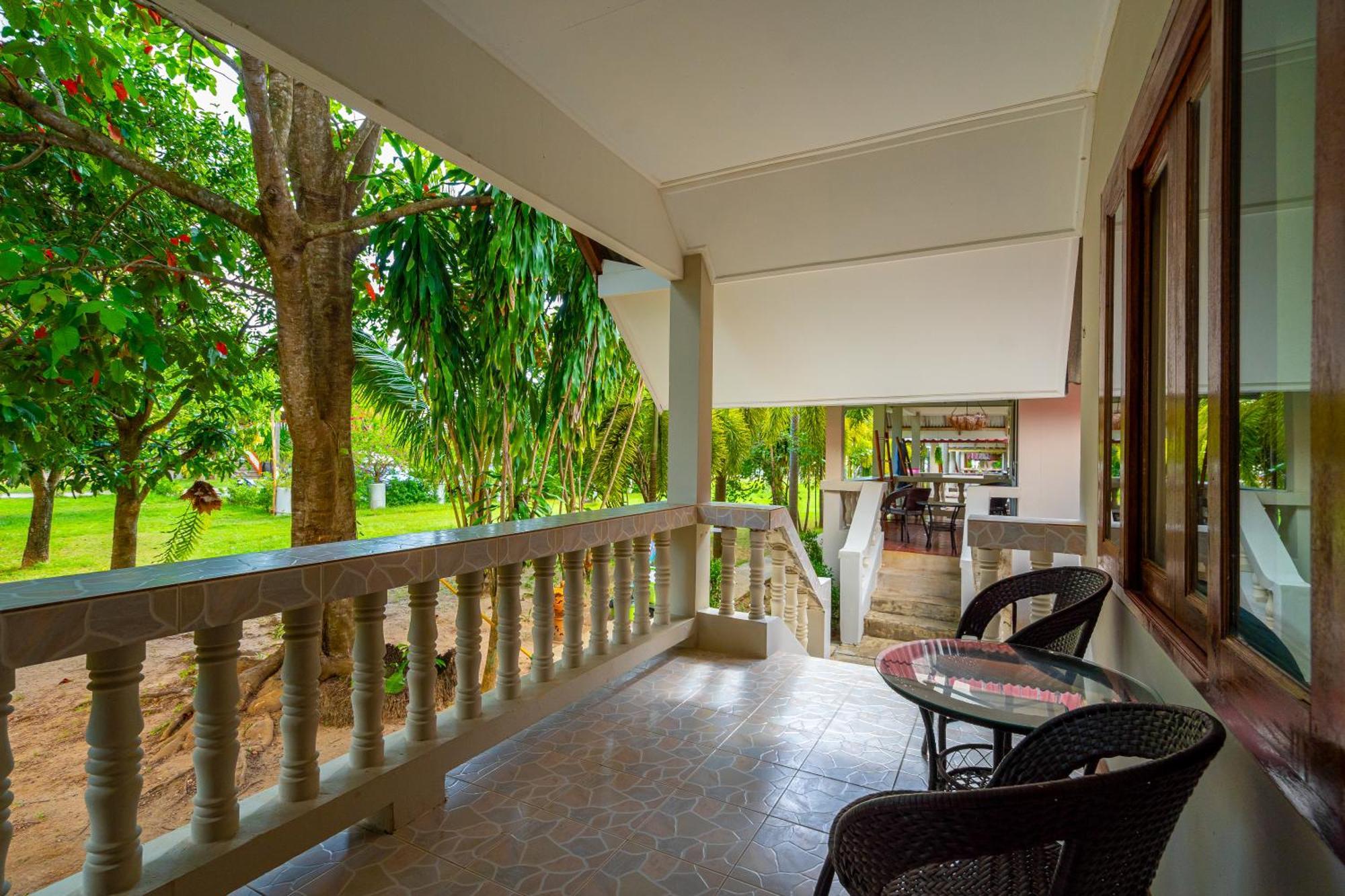 Lanta Beachfront Resort Ko Lanta Екстериор снимка