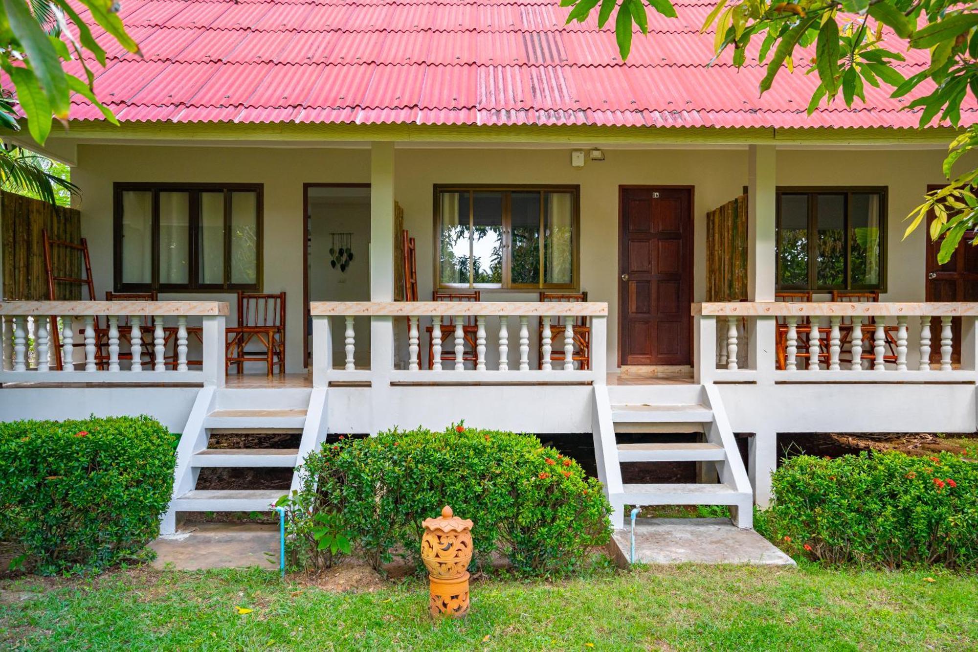 Lanta Beachfront Resort Ko Lanta Екстериор снимка
